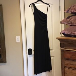 LIKE NEW! Petite Laundry One Shoulder Gown size 2